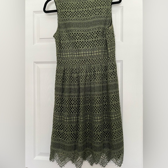 Banana Republic Olive Lace Shift Dress - Size 4 - Picture 1 of 4